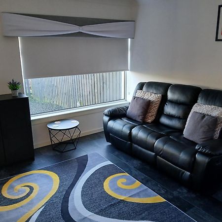 The Cottage - Hot Tub - Nr Glasgow - Self Check-In Coatbridge Extérieur photo