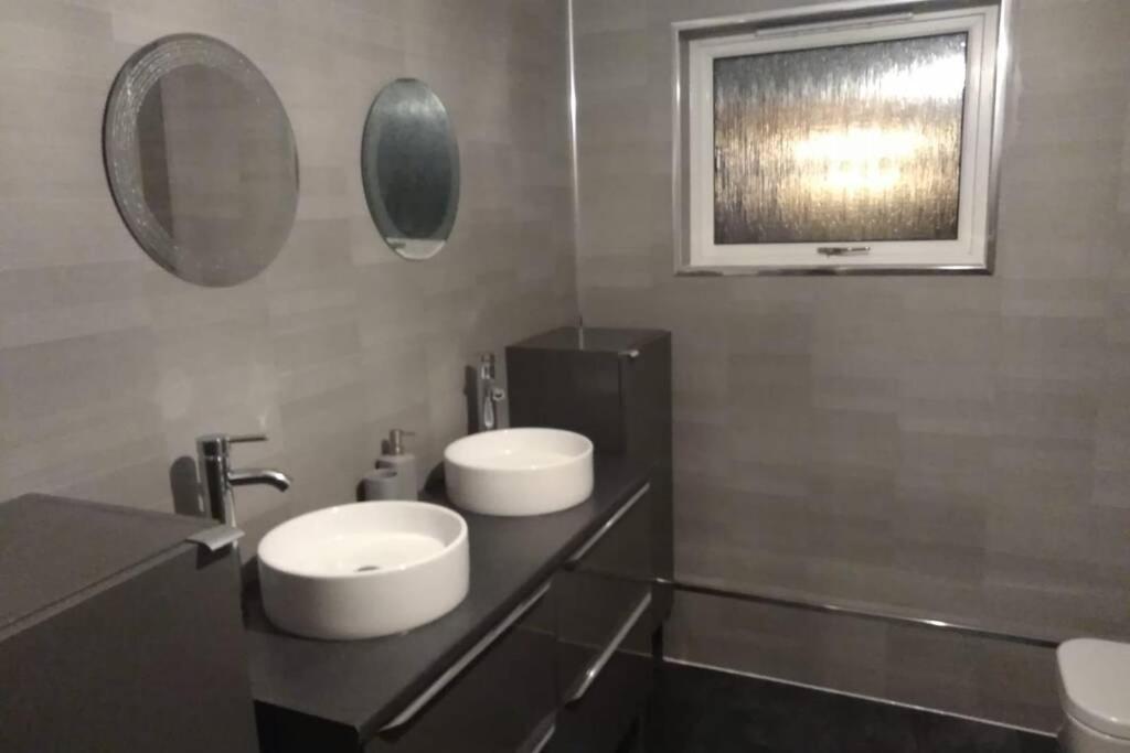 The Cottage - Hot Tub - Nr Glasgow - Self Check-In Coatbridge Extérieur photo