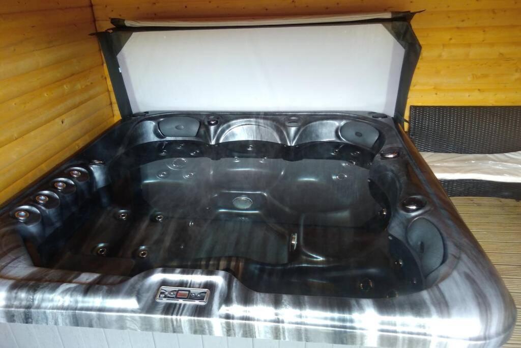 The Cottage - Hot Tub - Nr Glasgow - Self Check-In Coatbridge Extérieur photo
